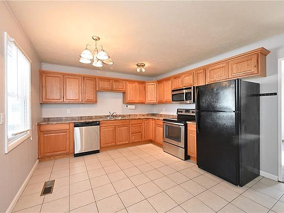 5th image of 424 Ambler Dr