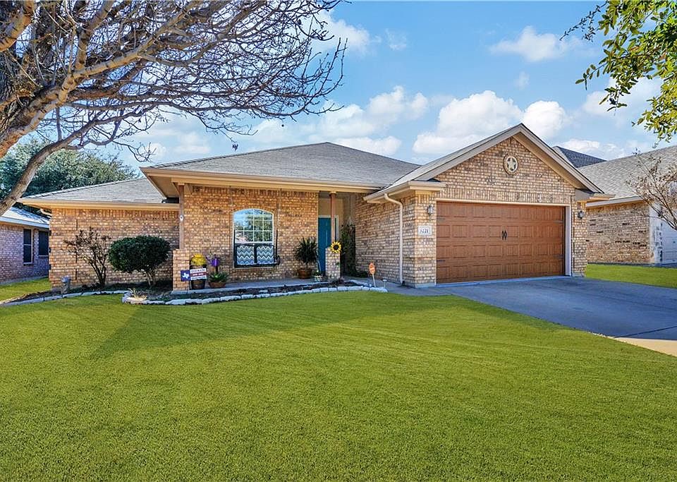 1st image of 3221 Muleshoe Ln