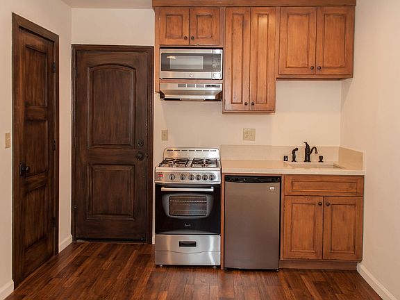 5th image of 870 Hilldale Ave APT 4