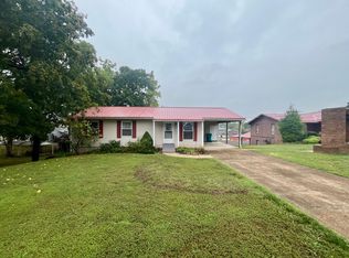 636 E Olive St, Bourbon, MO 65441