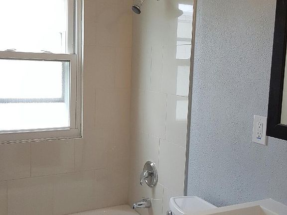 5th image of 1313-1315 E Howard #1313