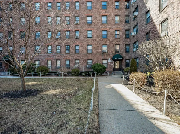 5224 65th Place #6P, Maspeth, NY 11378
