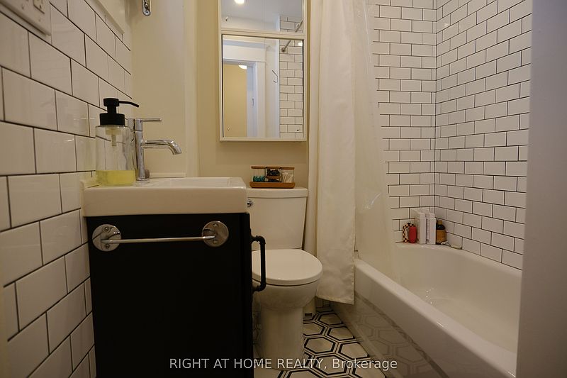 Toronto Townhouse for rent - 2 Bedrooms — photo 24