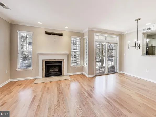 5108 Donovan Dr APT 103, Alexandria, VA 22304