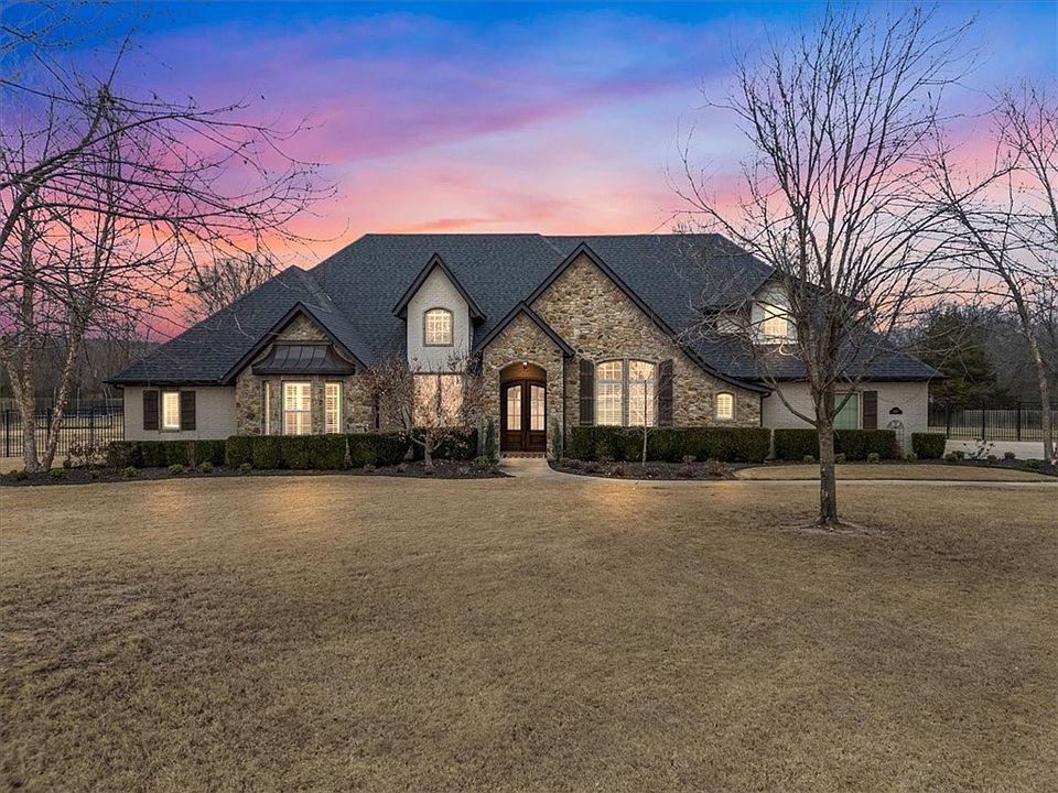 1st image of 141 Abbey Ln
