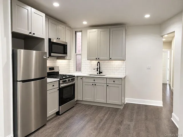 4 bed, 1.0 bath, 1000 sqft, $3,633 — Photo 2