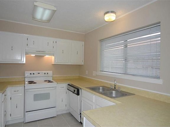 5th image of 17302 Heritage Bay Dr