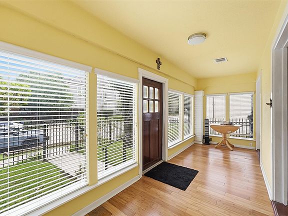 3rd image of 3211 Beauchamp St