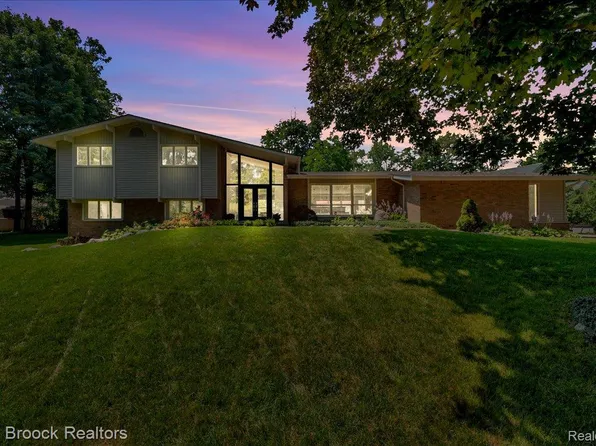 2564 Charel Ct, West Bloomfield, MI 48324