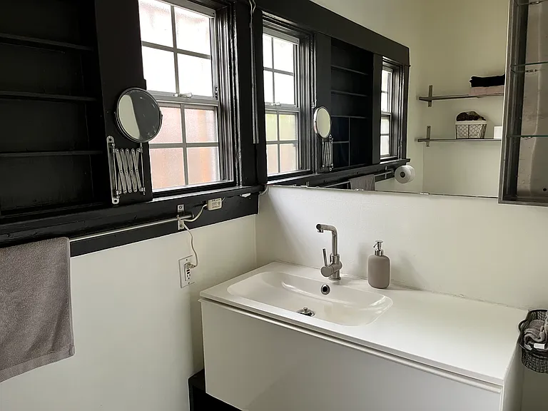 1243 Seward St — Photo 23
