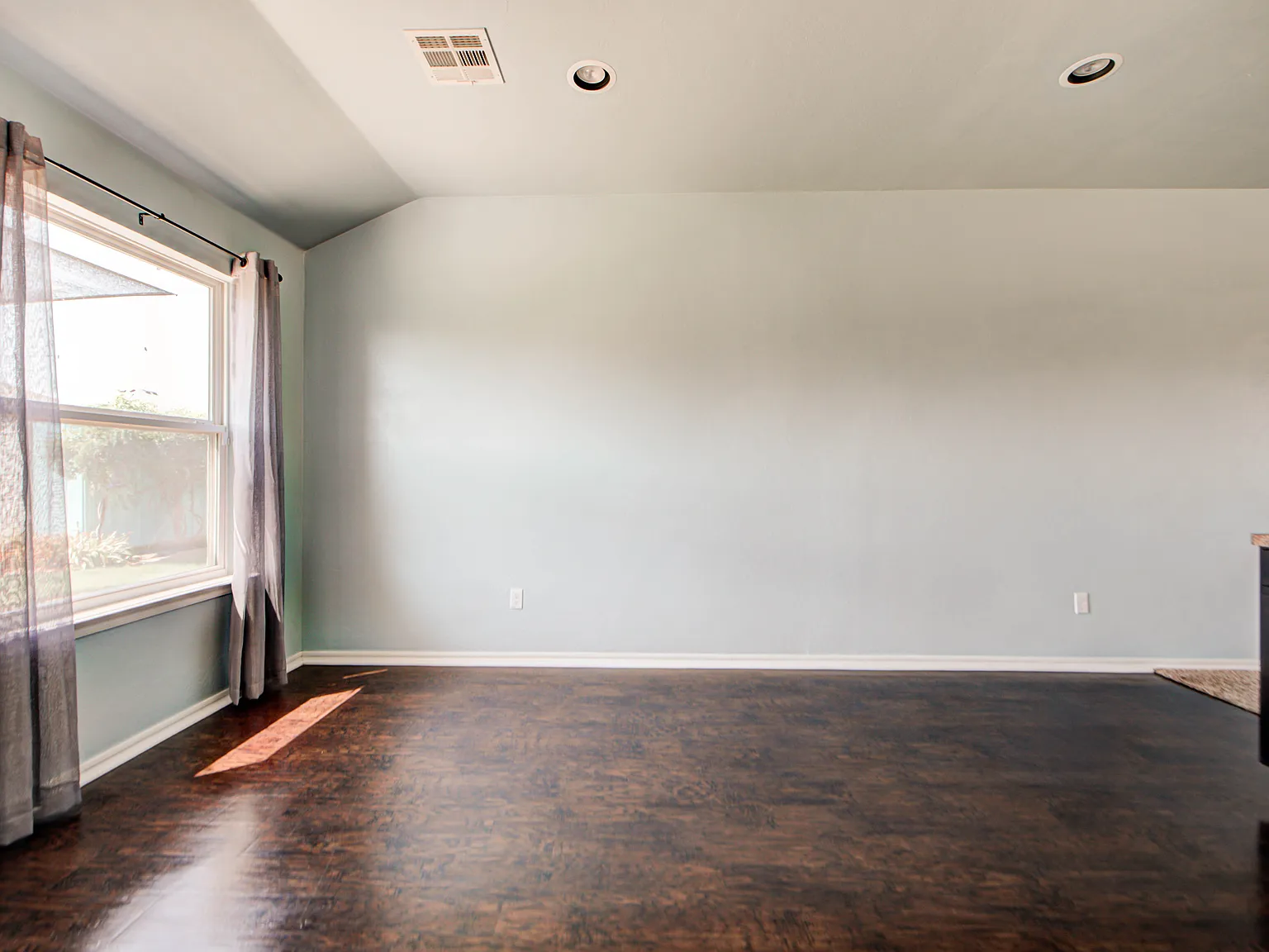 3 bed, 1473 sqft, $1,750 — Photo 2