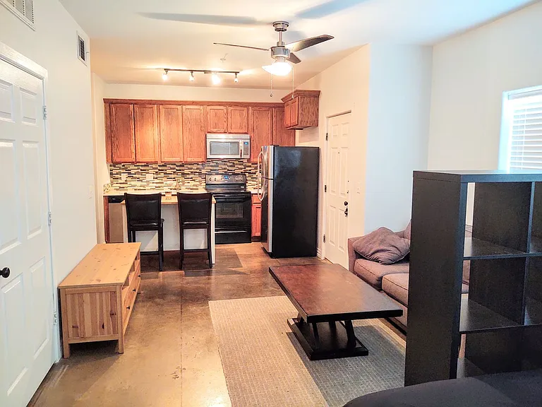 Hickory Park Apartments — Photo 2