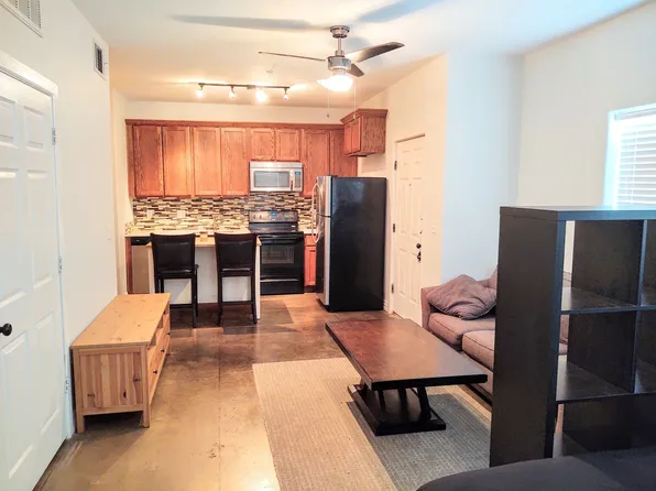 Hickory Park Apartments, 2505 W Hickory St APT 11, Denton, TX 76201