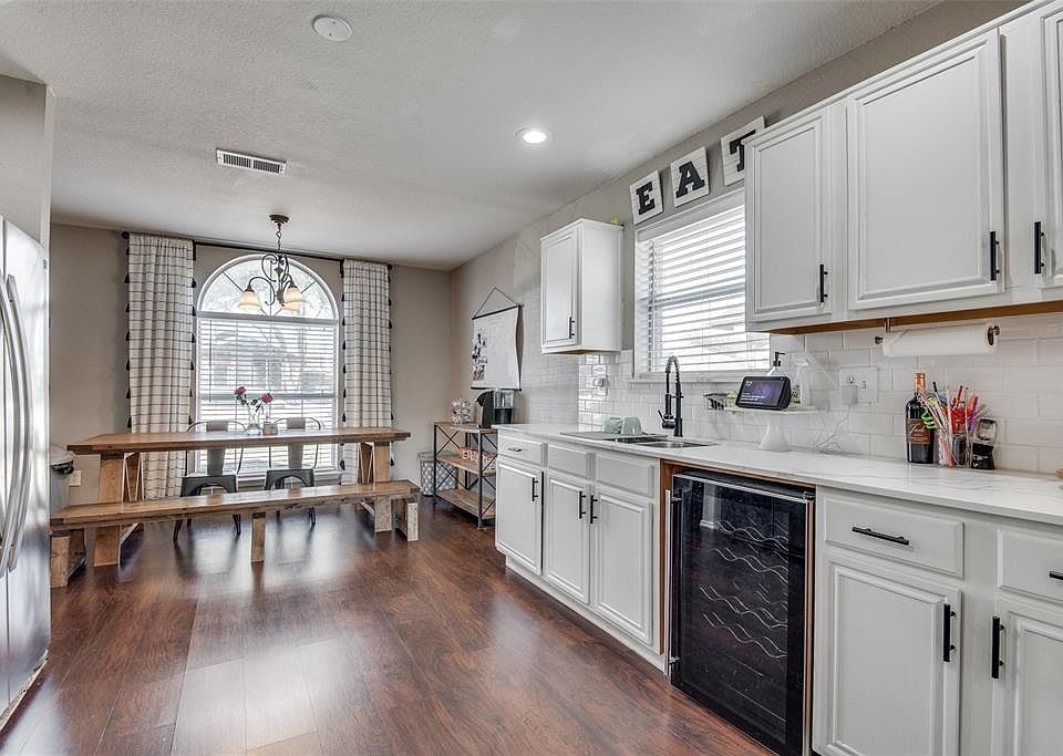 1st image of 2838 Coral Dr
