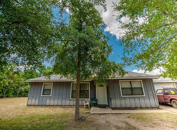 3rd image of 124 E Maunalua Dr