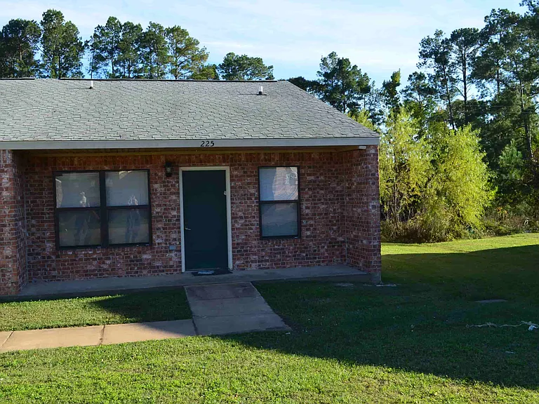 Country Manor Apartments — Photo 6