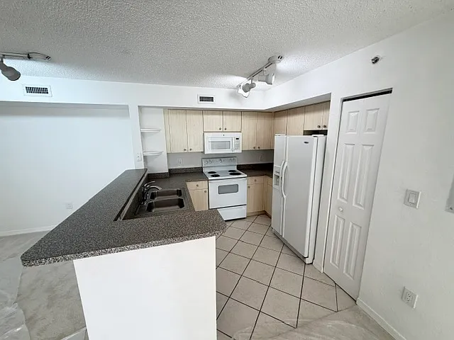 1801 N Flagler Dr #99 — Photo 3