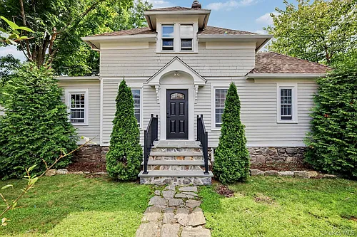 480 King St Photo 1
