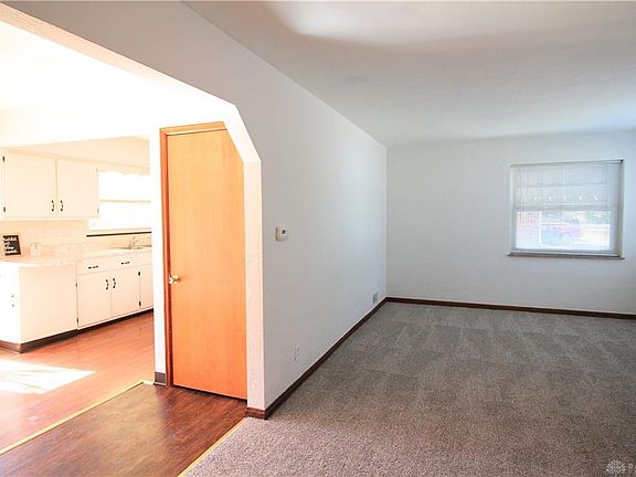 5th image of 74 Carson Ave