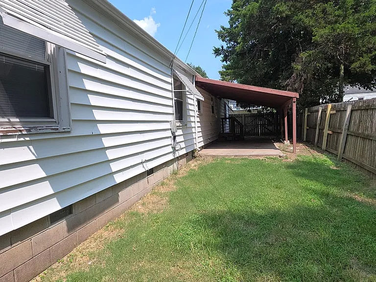 512 W Normal St — Photo 12