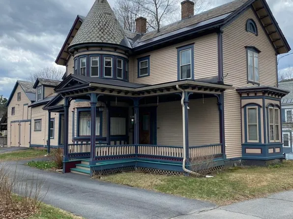 24 School Street, Rockingham, VT 05101