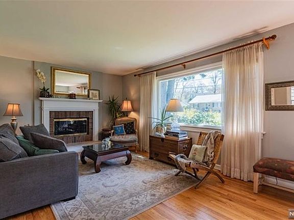 3rd image of 139 Orchard Pl