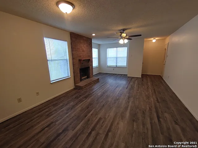1 bed, 1.0 bath, 822 sqft, $900 — Photo 2