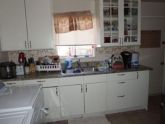 3rd image of 3933 1st Ave