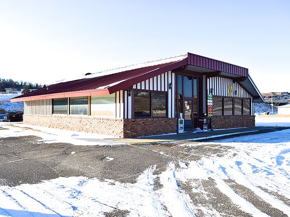 4th image of 2225 Main St West