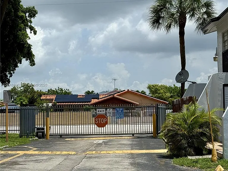 20 SW 108th Ave #F7 — Photo 19