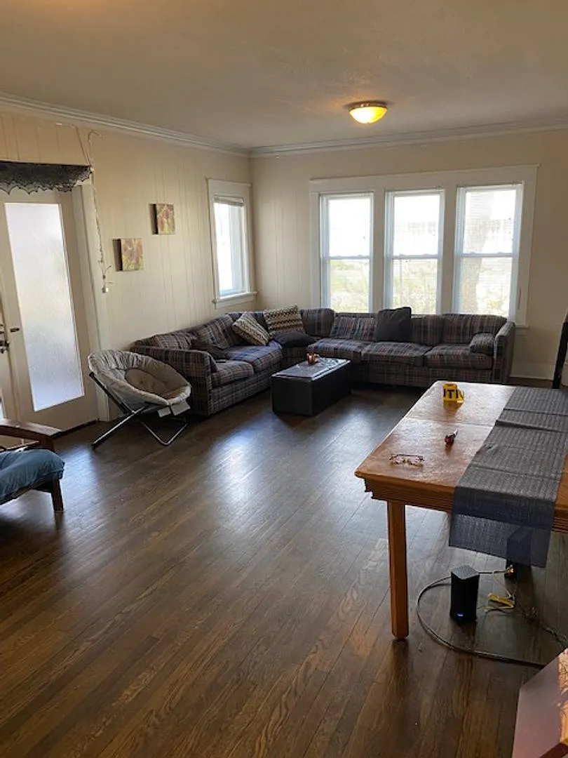 (558) - 424 N. Paterson Street — Photo 2