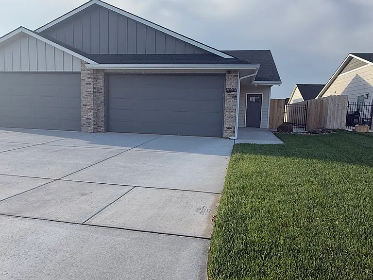 17006 W Lawson St — Photo 1