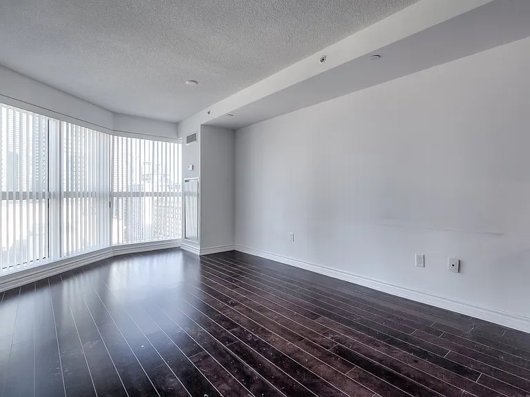386 Yonge St #1816 — Photo 7