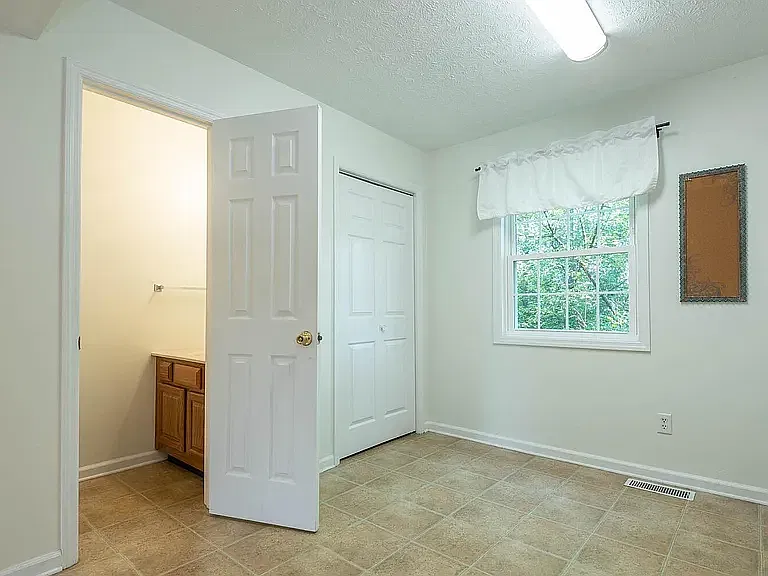3 bed, 1380 sqft, $1,800 — Photo 3