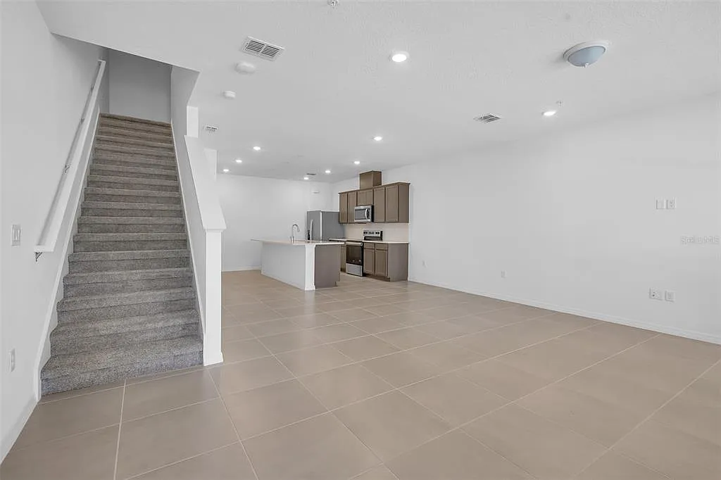 3 bed, 2.5 bath, 1683 sqft, $2,798 — Photo 4