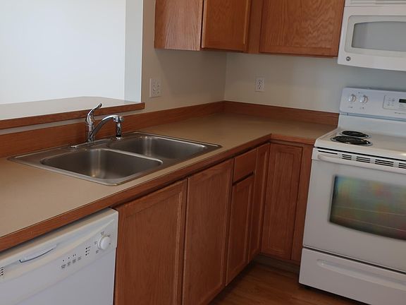 5th image of 60 Beacon Dr #C