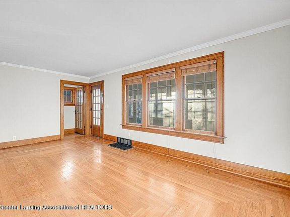 5th image of 414 N Clemens Ave