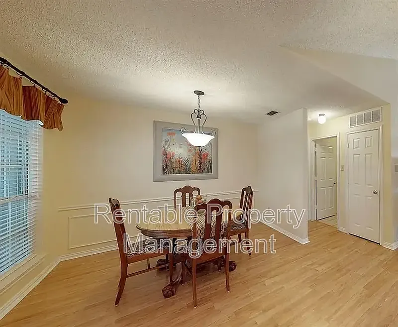 3 bed, 2.0 bath, 1459 sqft, $2,500 — Photo 3