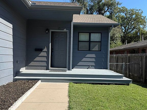 3rd image of 1320 N Piatt Ave