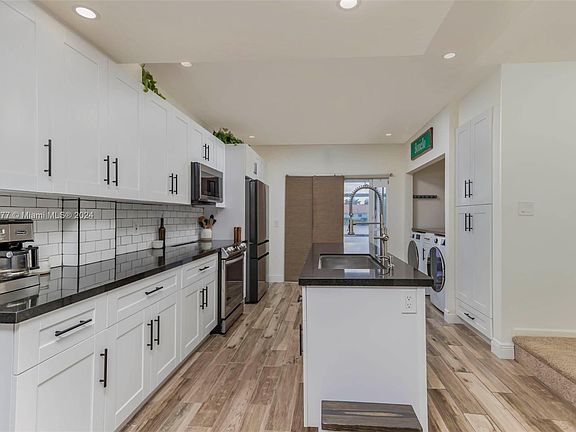5th image of 4927 SW 31st Ter