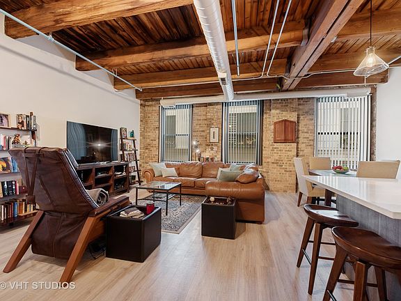 4th image of 225 W Huron St APT 318