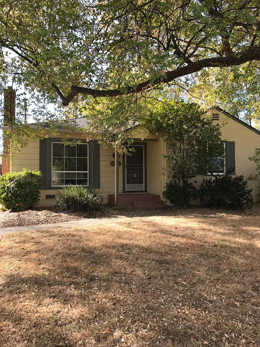 6140 T St photo 1