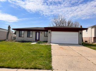 2106 Logan Dr, Sterling Heights, MI 48310
