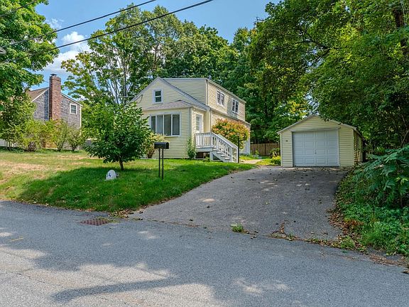 2nd image of 34 Hawthorne St