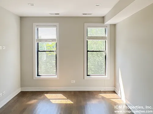 2315 N Southport Ave #3F Photo 1