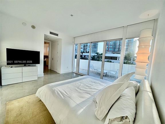 4th image of 50 S Pointe Dr #Loft5