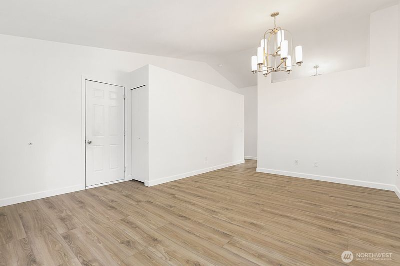 4th image of 17715 Spring Lane Avenue