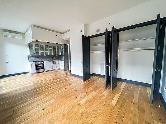 2nd image of 10 Montieth St #488