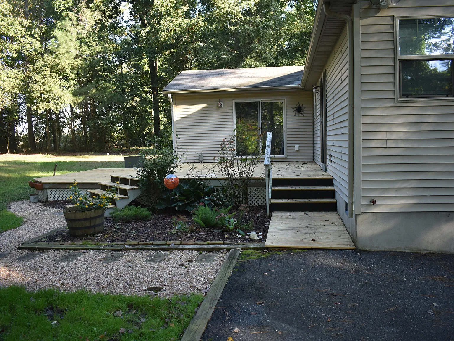 3 bed, 1900 sqft, $2,500 — Photo 3