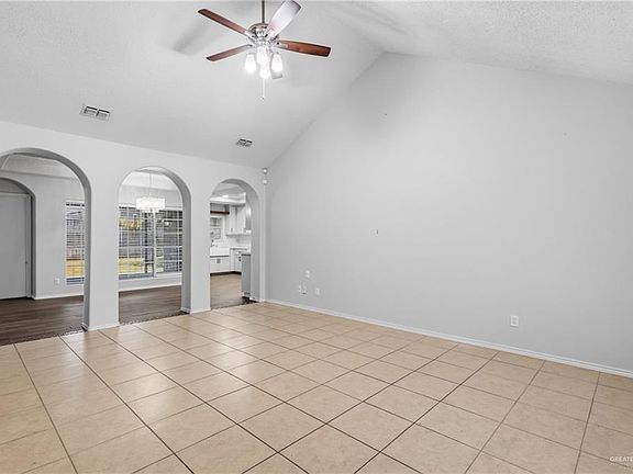 3rd image of 3809 Toucan Ave